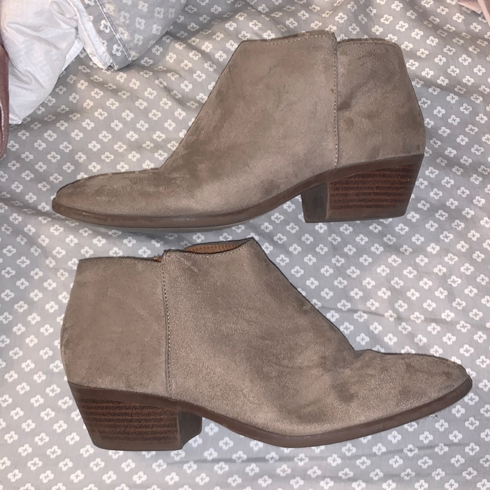 tan booties (ankle boots)